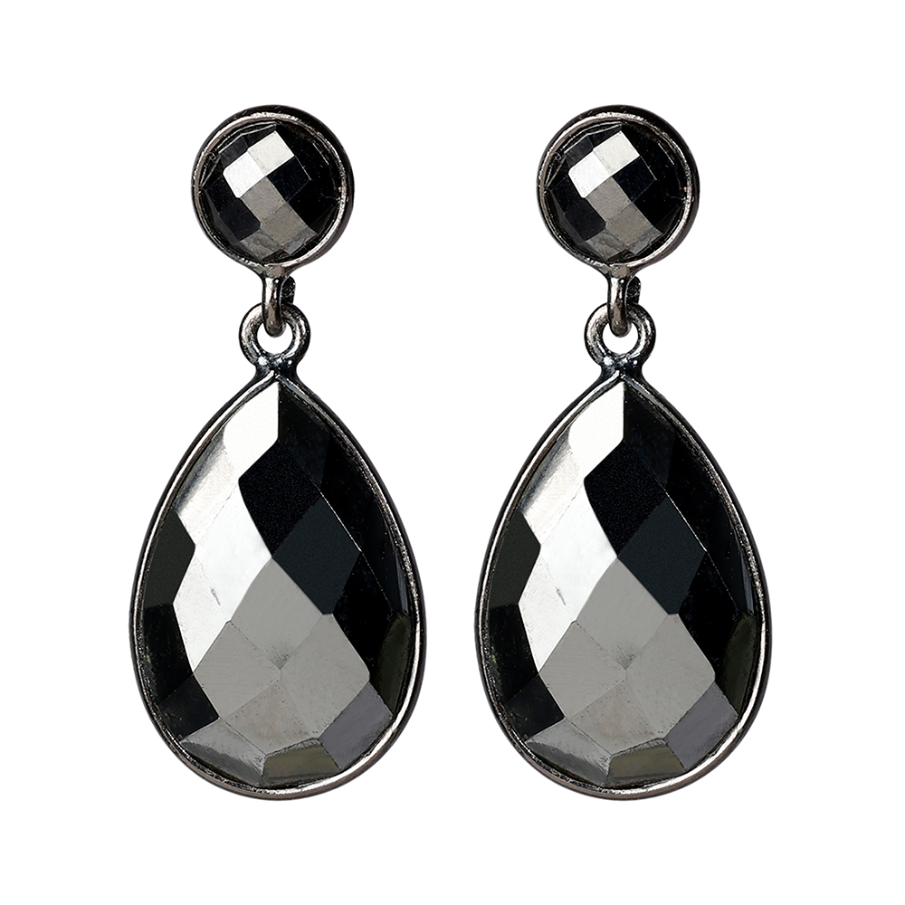 Mini Majestic ørestikkere med hæmatit ædelsten i sort sterlingsølv
Ørestikken måler 6mm, vedhænget måler 12x18mm
Alle vores smykker er designet af Mai Manniche og lavet med kærlighed i ægte ædelsten og ædelmetal.