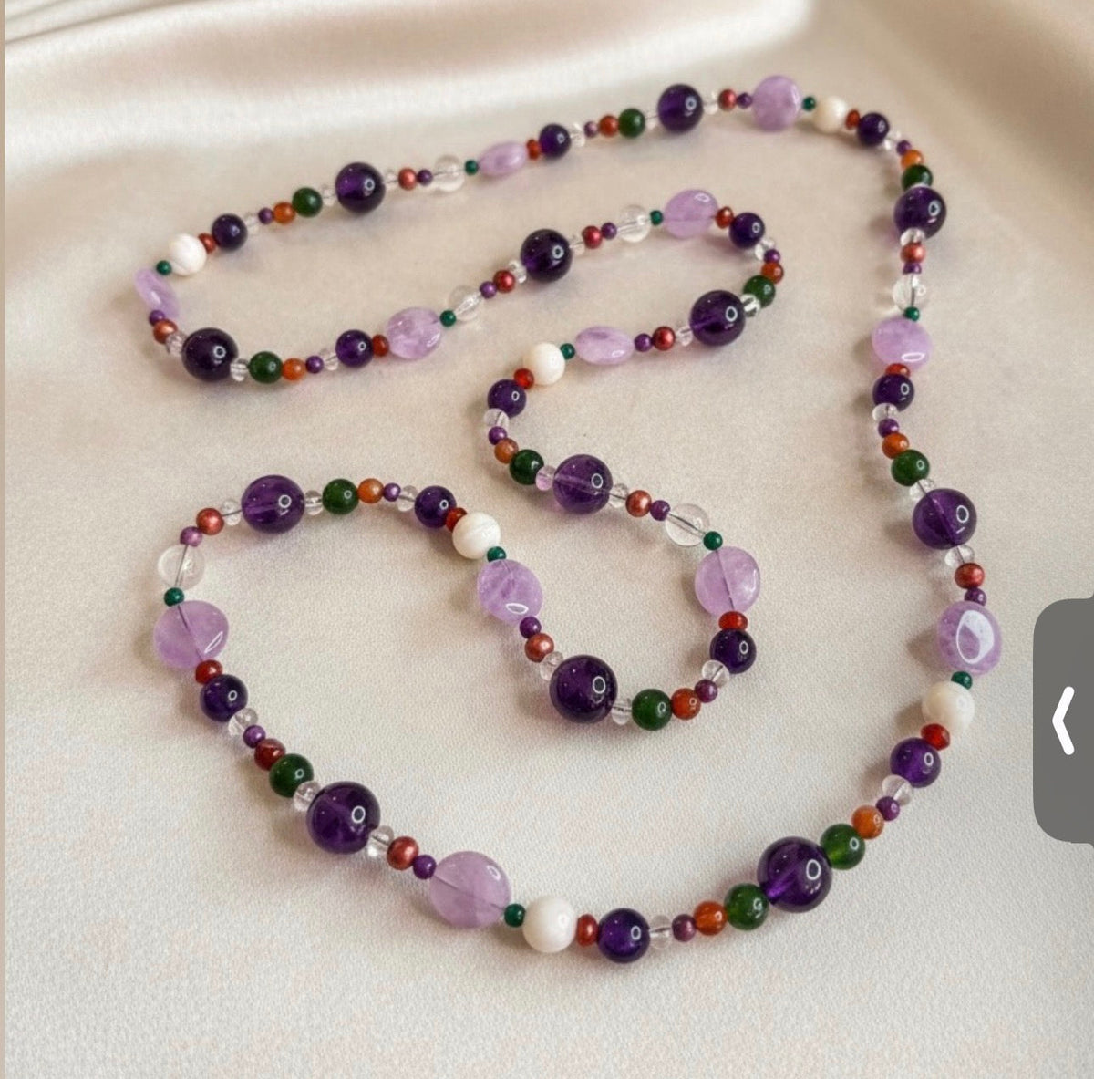 LOVEBEAD PURPLE SPLASH – unika halskæde med ametyst, perlemor og ferskvandsperler