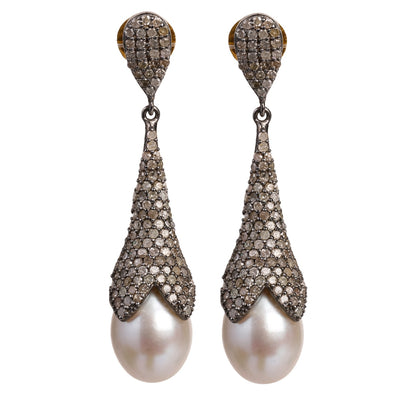 Pearly Sublime earrings with freshwater pearls and diamonds in 14kt gold and black sterling silver