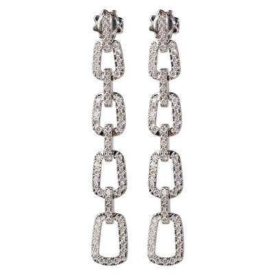 Sequence øreringene er virkelig elegante og rummer hele 1.40 carat Top Wesselton brillianter i den smukkeste ramme af 18kt. hvidguld. 
Designet er virkelig æstetisk og kan både bæres til galla og fest, men også til casual wear, hvis man ønsker lidt spr